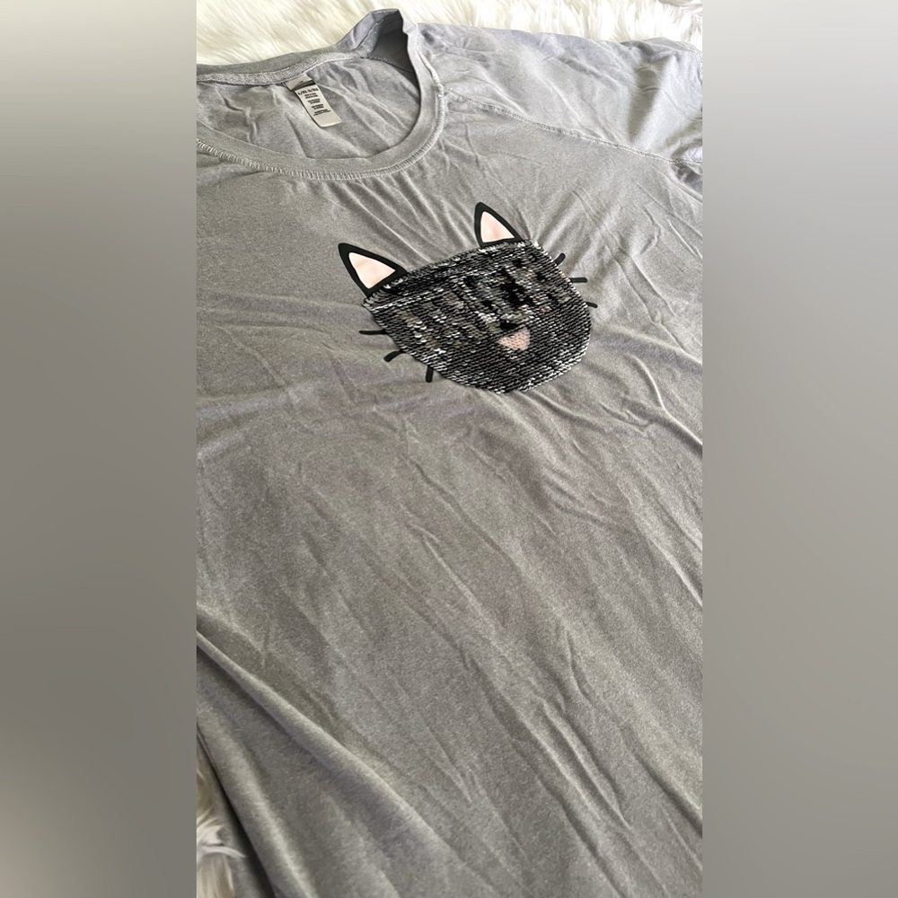 Halloween Women grey sleepwear with a shinny cat design